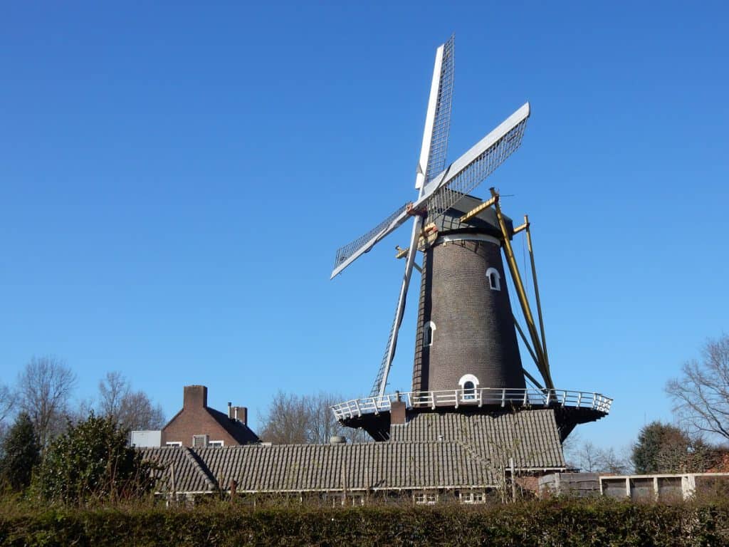 Oirschot-–-Molen-De-Korenaar-Stellingmolen